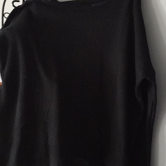 Stunning Cross Sweater - Picture 4 of 8